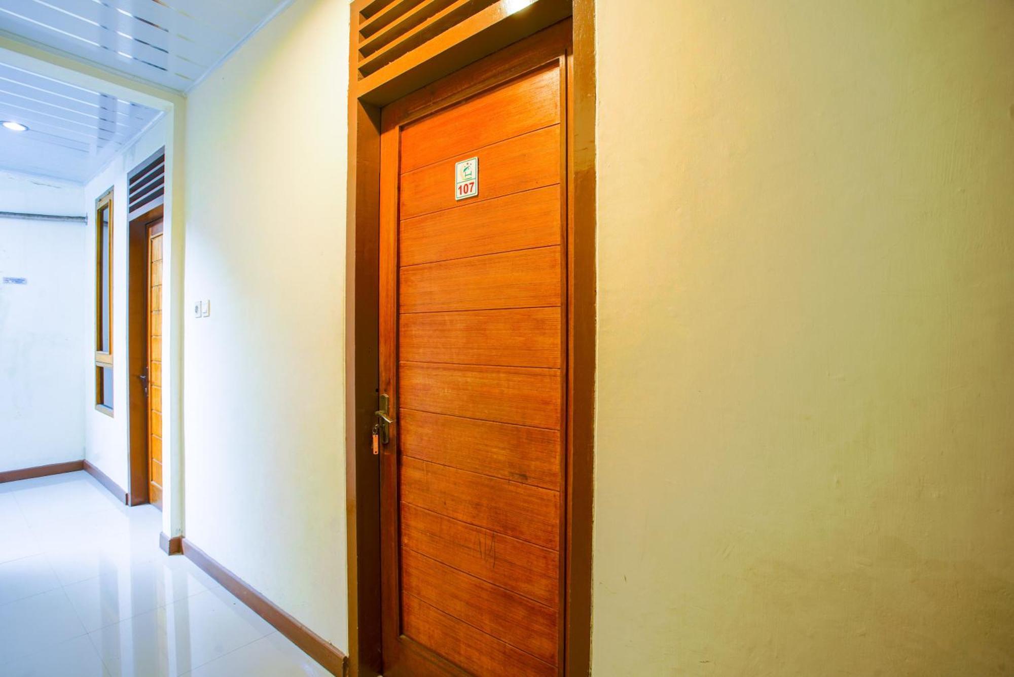 Capital O 90643 Suri Guest House Syariah Padang  Exteriör bild
