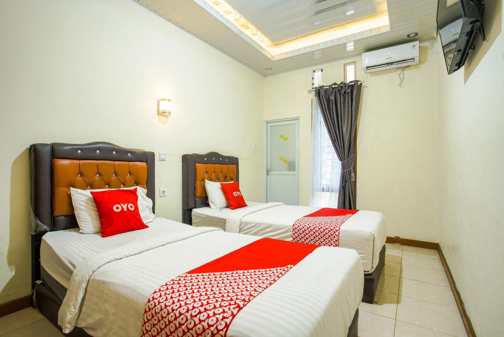 Capital O 90643 Suri Guest House Syariah Padang  Exteriör bild